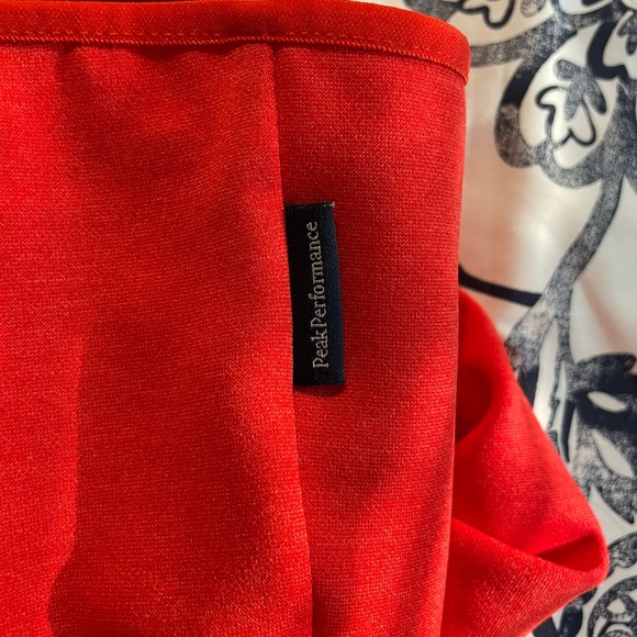 Peak Performance Red Jacket Plush Comfort - Picture 6 of 6
